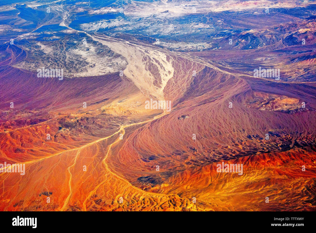 Vista aérea de la tierra el patrón en el desierto de Atacama, Chile Foto de stock