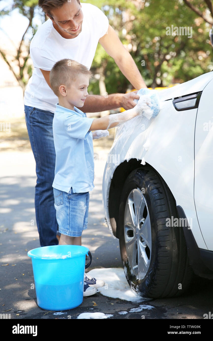Limpiar el coche con nuestros hijos