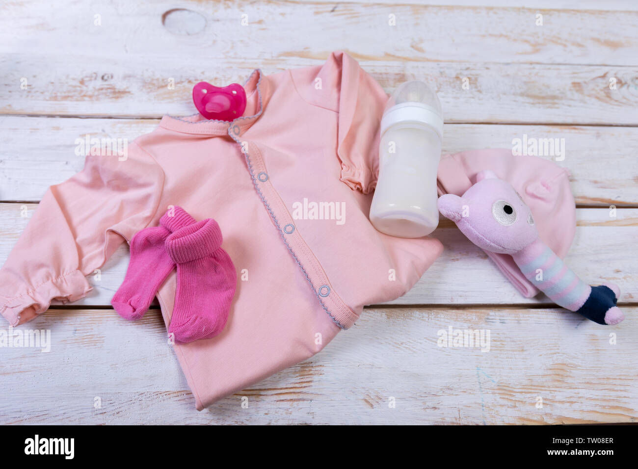 expandir paso Pascua de Resurrección Juego de moda ropa de moda y cosas de niños para bebé niña Fotografía de  stock - Alamy