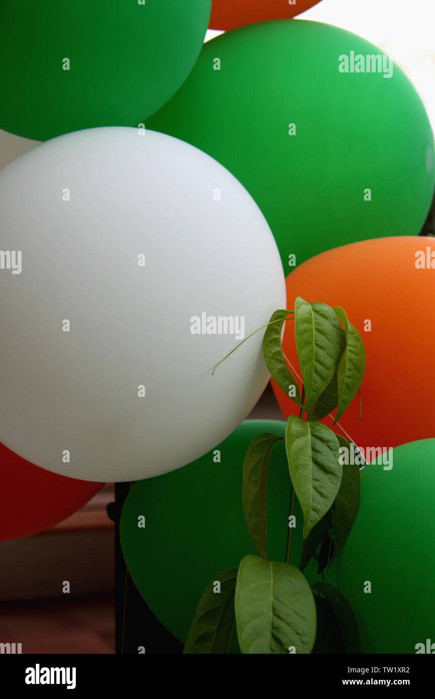 Globos de helio fotografías e imágenes de alta resolución - Alamy