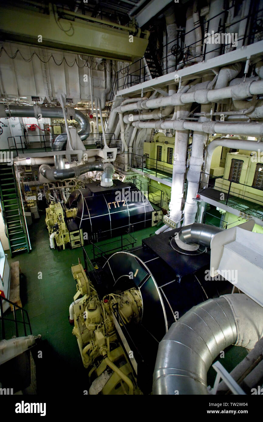 Sala de motor rompehielos nuclear más grande del mundo, 50 años de Victoria, Arkita clase, fletado por la empresa Quark Expeditions para viaje al Polo Norte. Foto de stock