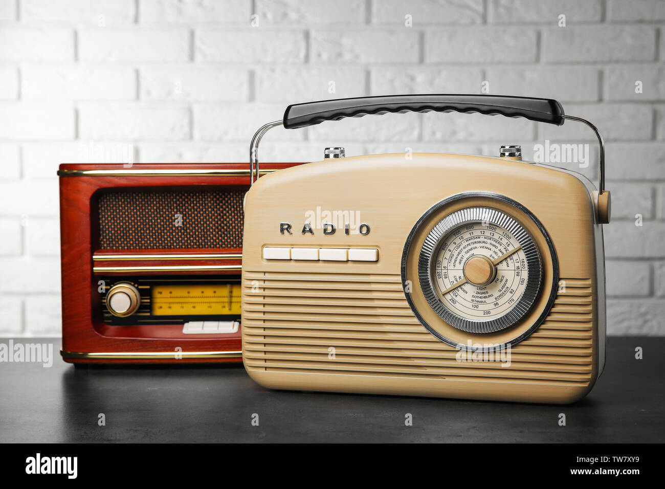 oneConcept NR-12 Radio portátil FM AM Retro Años 50 Pequeña Rosa_0