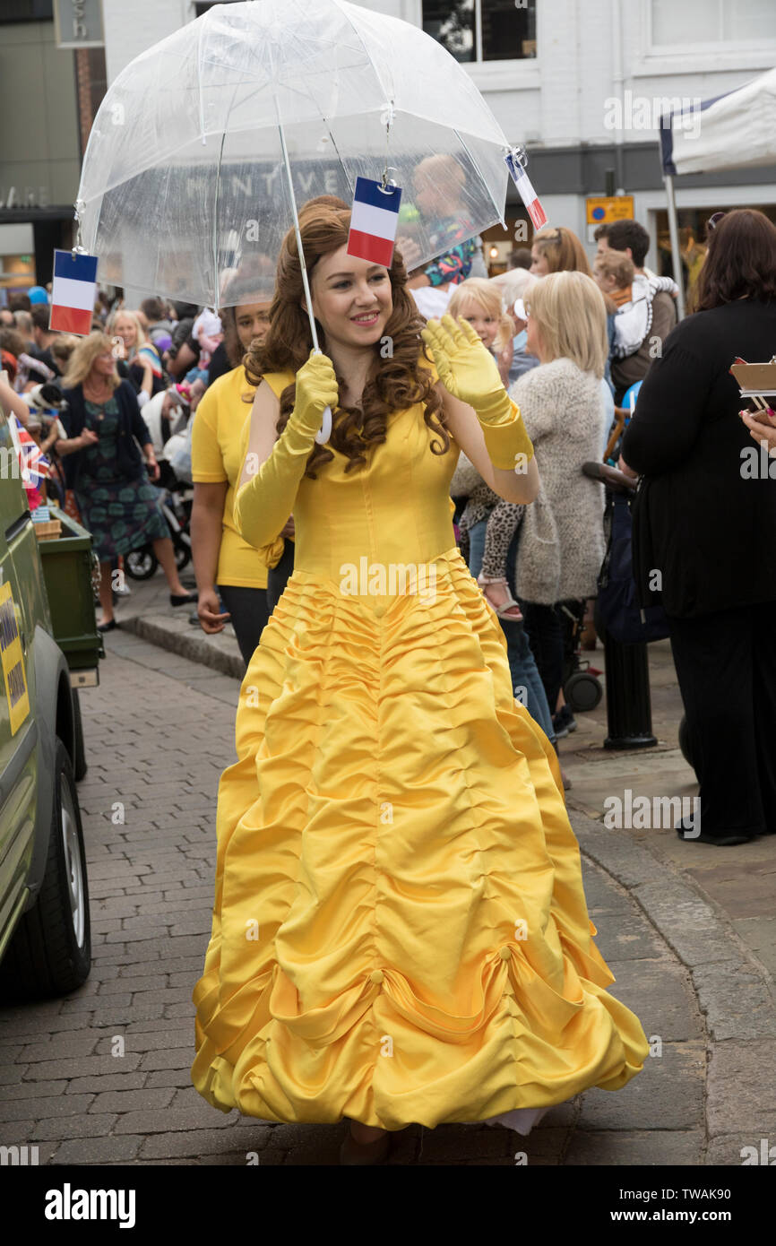 Señoras vestidas con trajes de espectáculos musicales Fotografía de stock -  Alamy