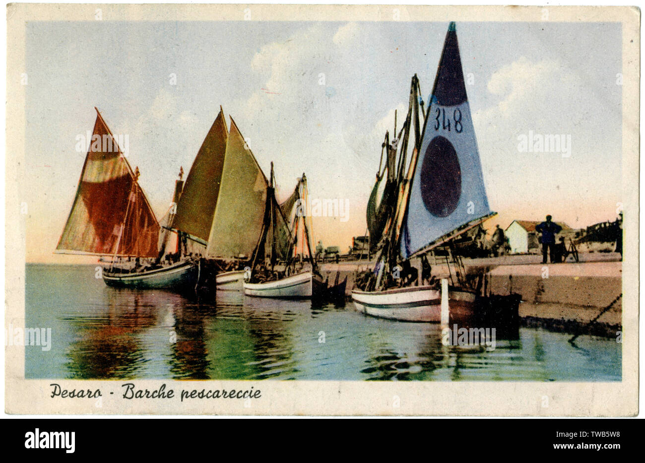 Puerto con barcos de pesca, Pesaro, Italia Foto de stock