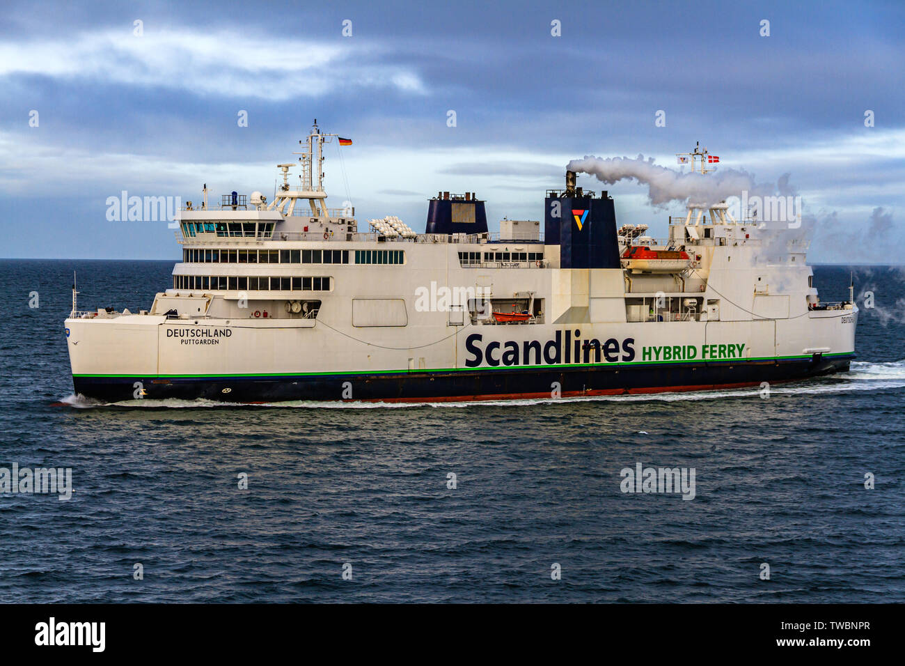 El 1997 Hybrid ferry M/V Deutschland, operado por Scandlines correr entre Puttgarden en Alemania, y Rødby en Dinamarca. De enero de 2019. Foto de stock