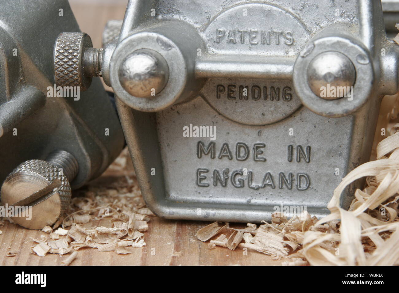 Herramienta de carpintería de fabricación británica de espigas (calibre) con grabado de 'made in England' y 'patentes pendientes' Foto de stock