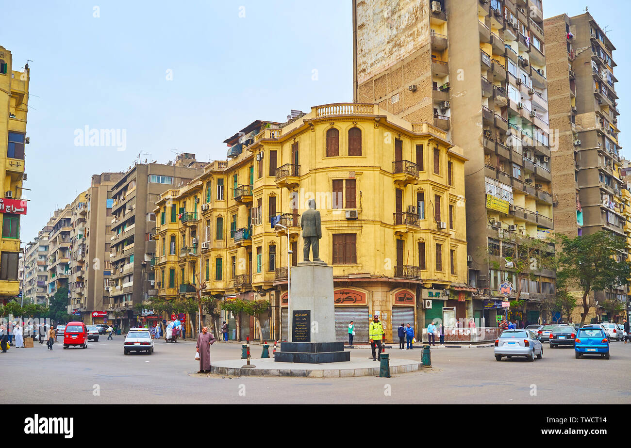 El CAIRO, EGIPTO - Diciembre 22, 2017: la arquitectura de Mohamed Naguib Plaza, ubicado en el distrito europeo de la ciudad, famosa por sus pintorescos edificios y Foto de stock