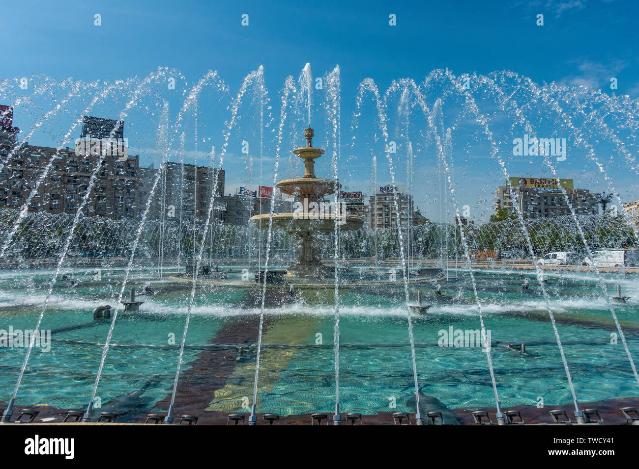 La Hermosa Fuente En PiaÈ›a Unirii En El Centro De La Ciudad De Bucarest Rumania BucureÈ™ti Din Fantanile Piata Unirii Fantana Lui Bucur Fotografia De Stock Alamy