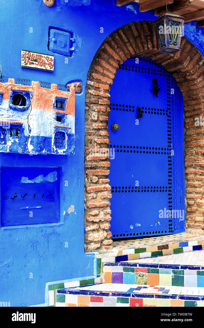 Chefchaouen, una ciudad con casas pintadas de azul. Una ciudad con estrechas calles, hermoso azul. Chefchaouen, Marruecos, África Foto de stock