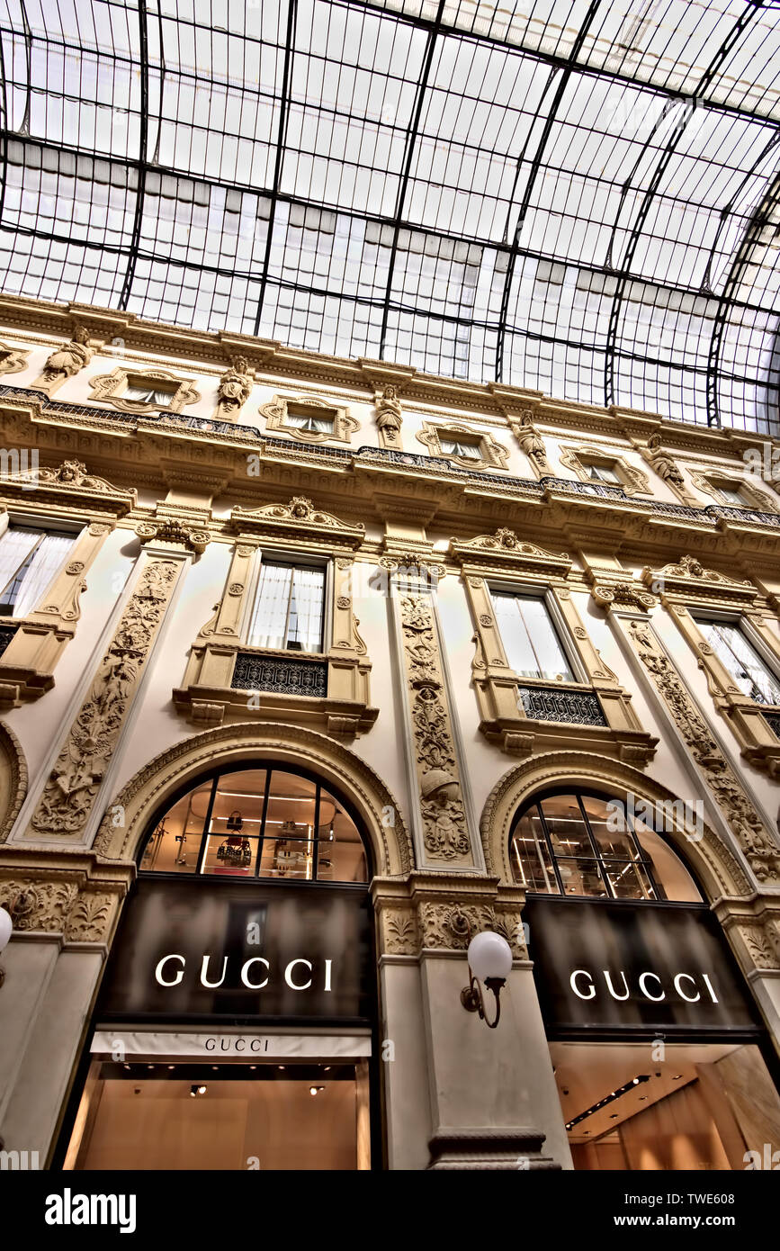 Milan, Italia, 27/04/2019. Tienda Gucci en la Galleria Vittorio Emanuele  II, en Milán. Gucci es una marca de moda italiana histórica basada en Flore  Fotografía de stock - Alamy