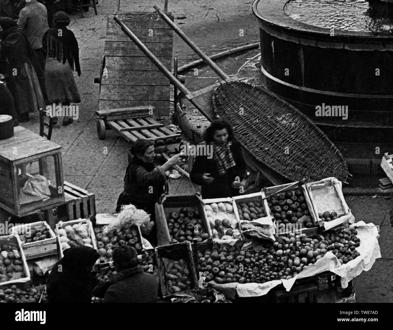 Italia, Lazio, Piazza del Gesù, Viterbo, 1950 Foto de stock