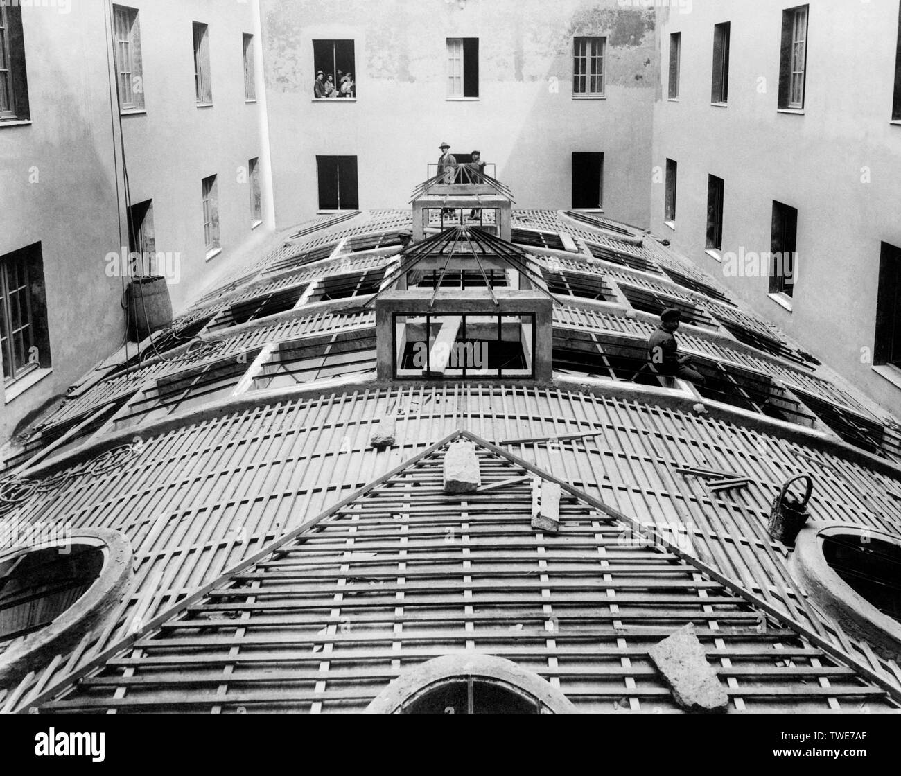 Italia, Lazio, Roma, el refectorio del Albergo del popolo en Roma todavía en construcción, 1920-30 Foto de stock
