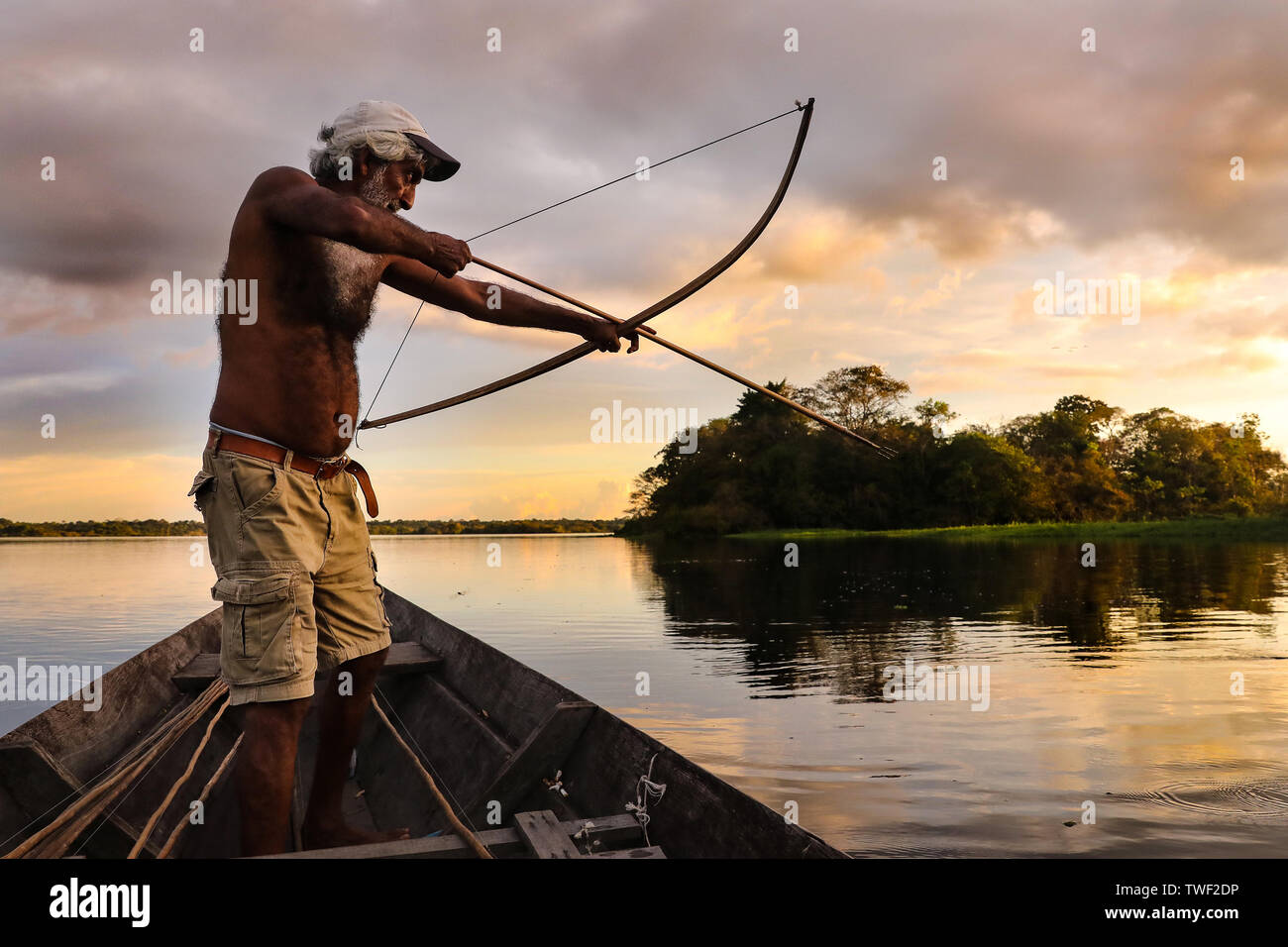 Pesca con arco y flecha fotografías e imágenes de alta resolución