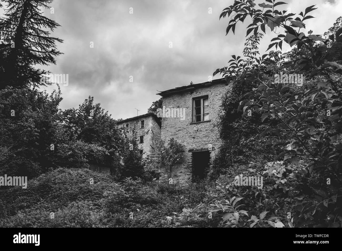 Isola Santa aldea abandonada en la Toscana, Italia Foto de stock