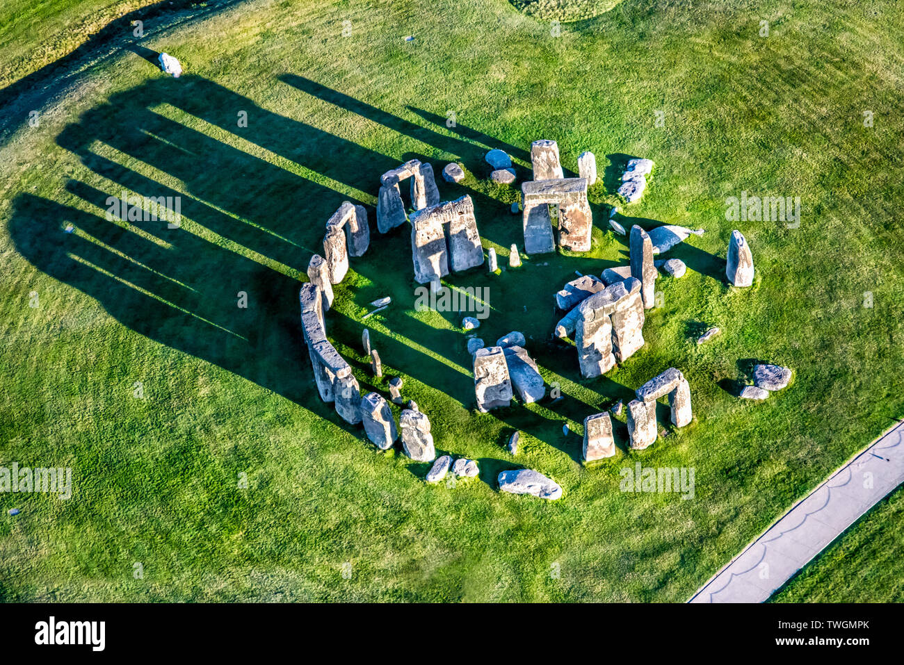 Vista aérea de Stonehenge con largas sombras Foto de stock