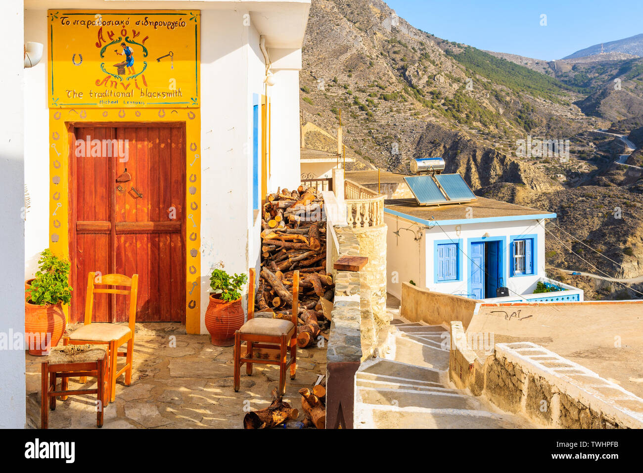 OLYMPOS VILLAGE, isla de Karpathos - Sep 29, 2018: la pequeña casa en la aldea de montaña de Olympos que conservan la cultura tradicional debido al aislamiento o Foto de stock