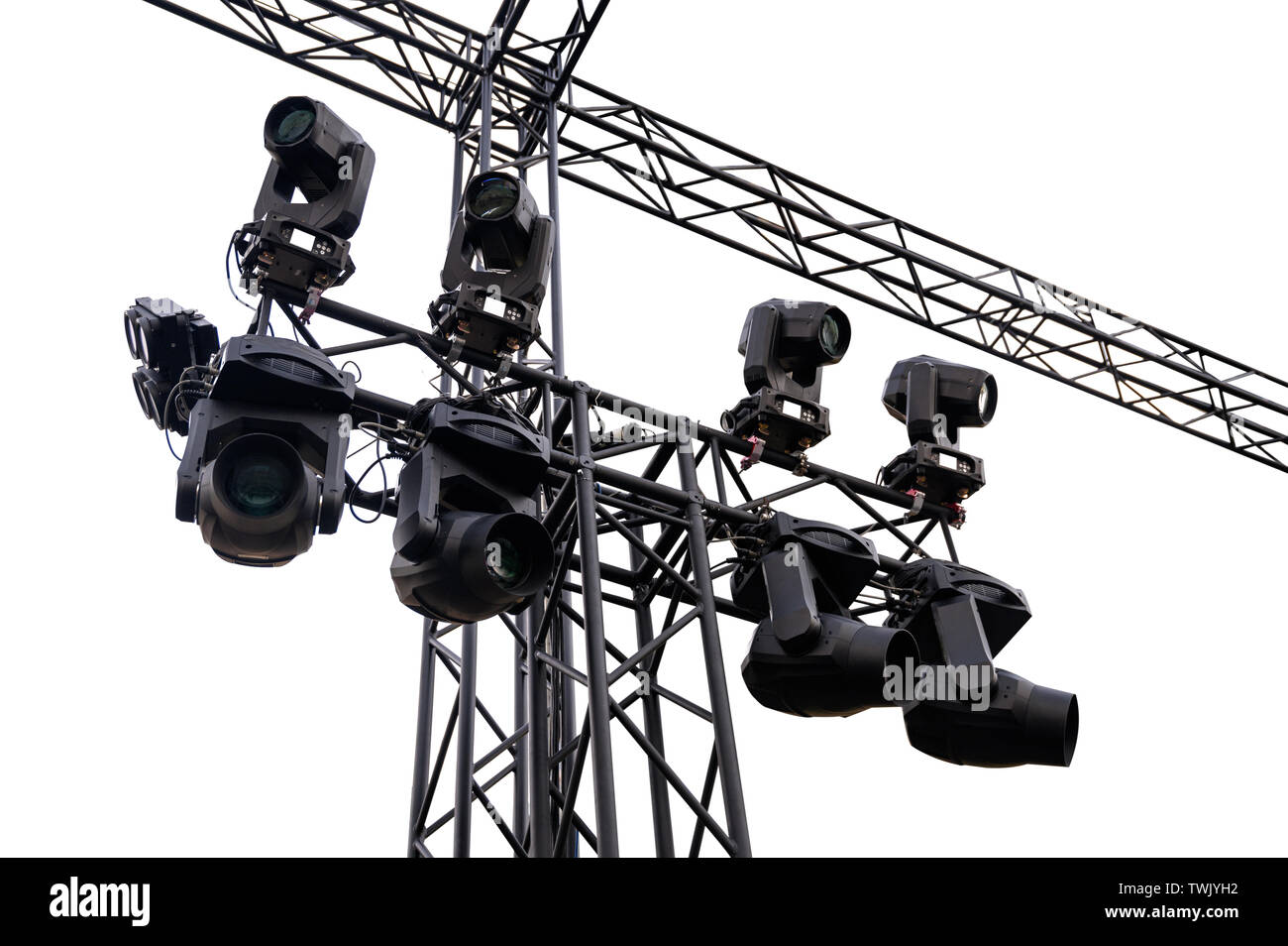 Estructura metálica de luces del escenario negro con Spotlight en evento  festivo Fotografía de stock - Alamy