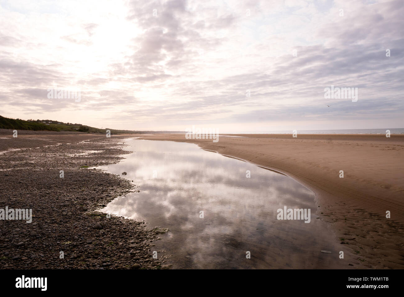 Las playas de Normandía, Francia al atardecer  Omaha Beach al atardecer Foto de stock