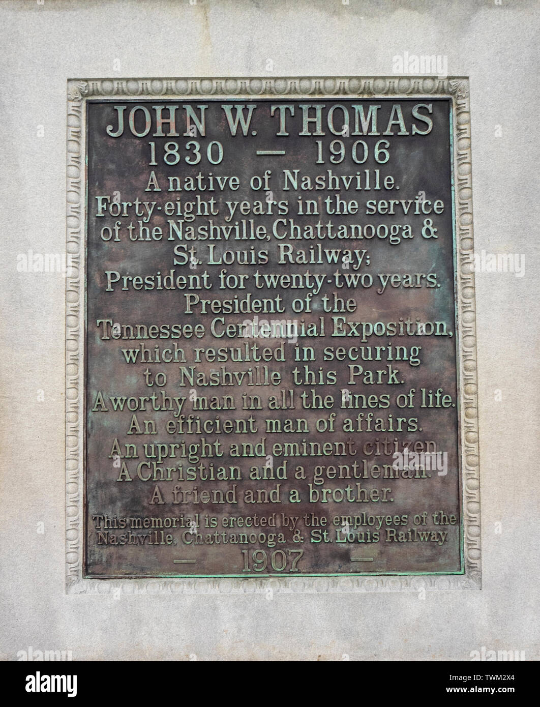 Thomas John W placa de bronce en la base del monumento, el Parque Centenario de Nashville, Tennessee, EE.UU.. Foto de stock