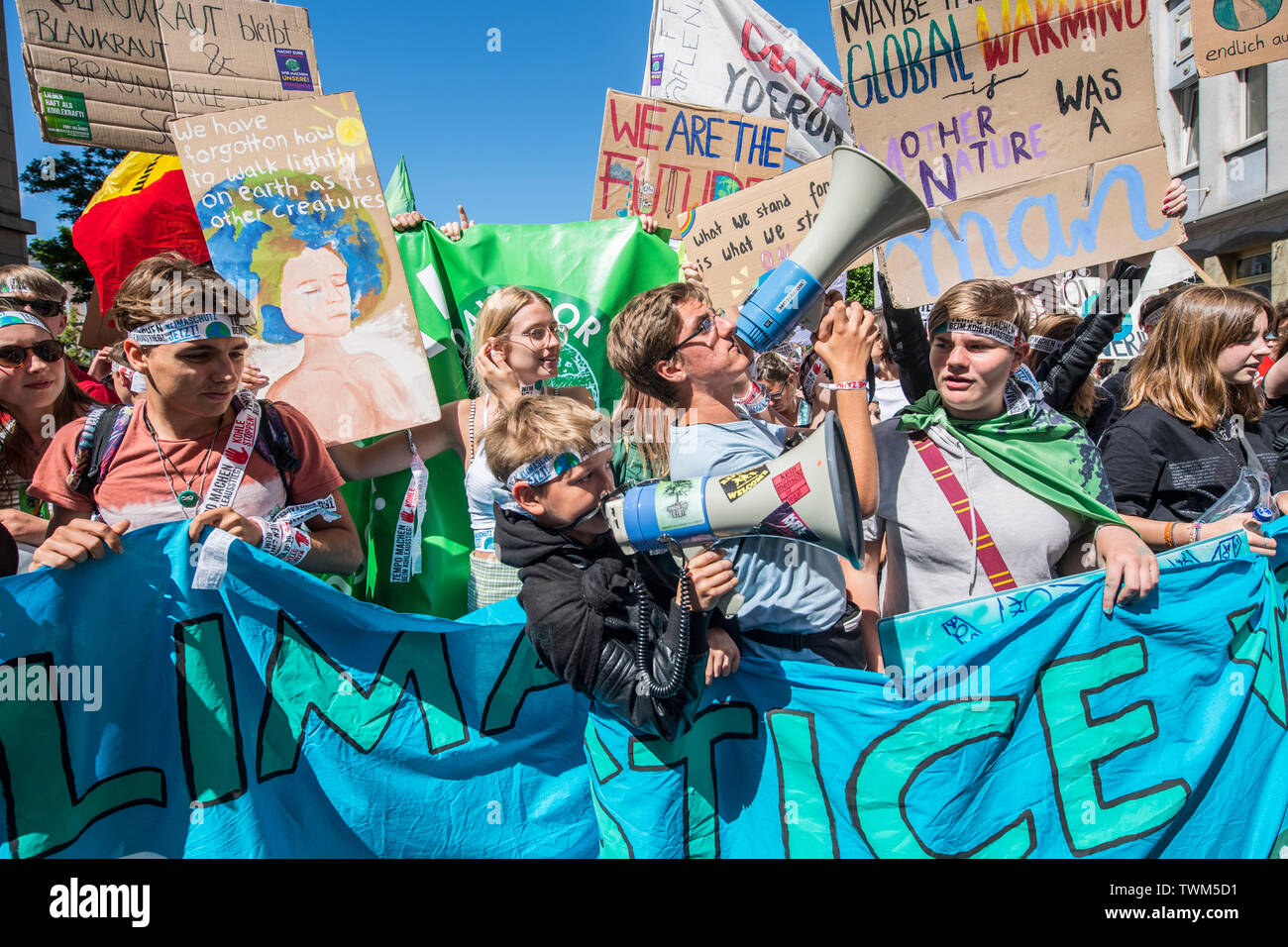 "Los Viernes a futuro" manifestación en Aquisgrán, Alemania, a las 21 de 2019. Foto de stock