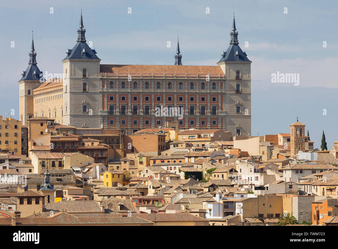 El Alcázar de Toledo, provincia de Toledo, Castilla-La Mancha, La Rioja, España. Toledo es un sitio del Patrimonio Mundial de la UNESCO. Foto de stock