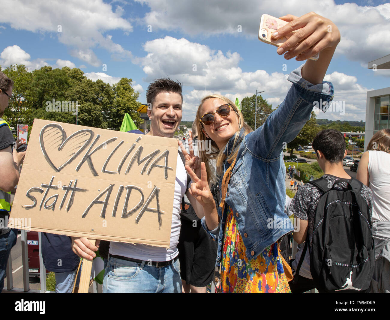 Primera demostración de protección del clima internacional, el clima, el movimiento de huelga el viernes para el futuro, en Aquisgrán, con decenas de miles de participan Foto de stock