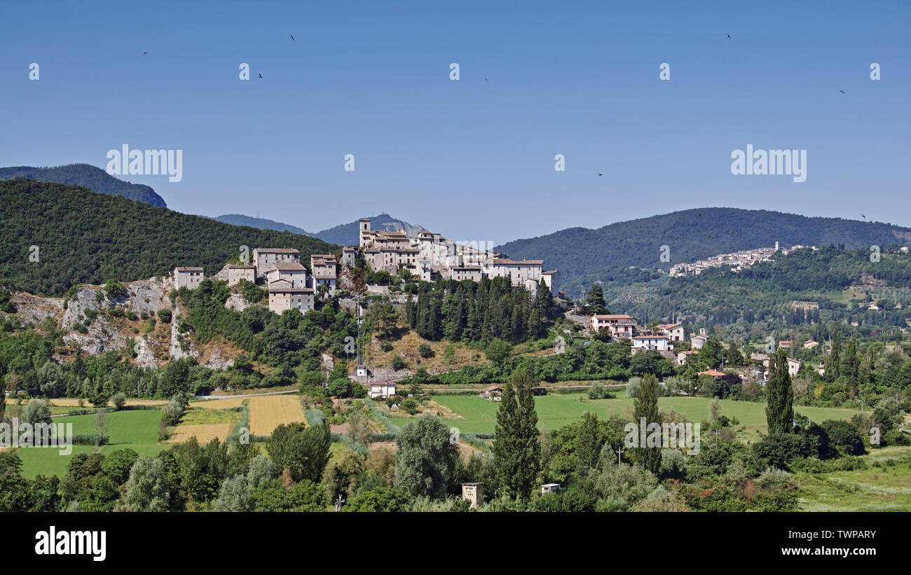 Vista de Casteldilago, Hamlet en Valnerina, Terni, Umbría. Foto de stock
