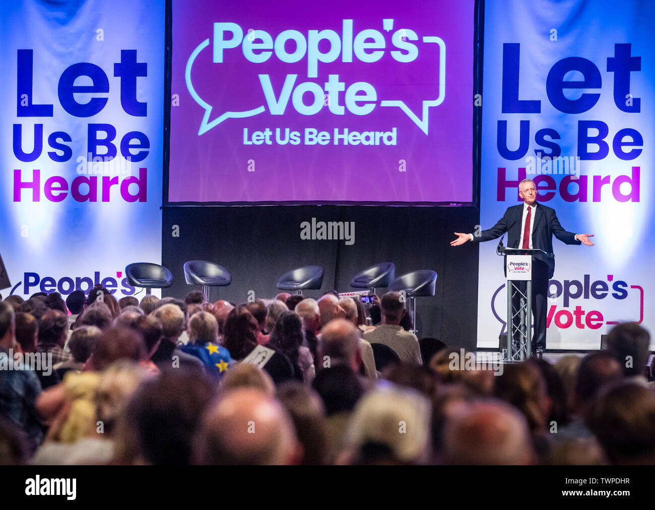 Hilary Benn, como él lo llama en su partido a salir "fuerte y claro" en apoyo de un segundo referéndum, como se dirige a un voto popular rally en Leeds. Foto de stock