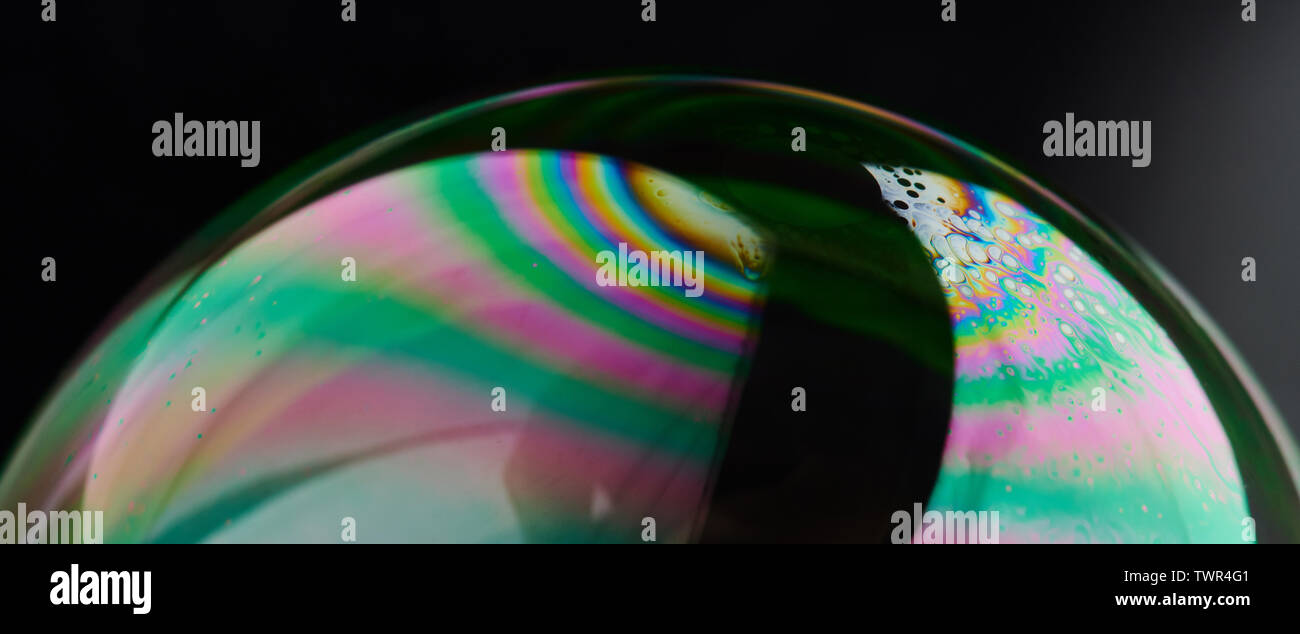 Los colores del arco iris de superficie de la bola macro Vista cercana Foto de stock