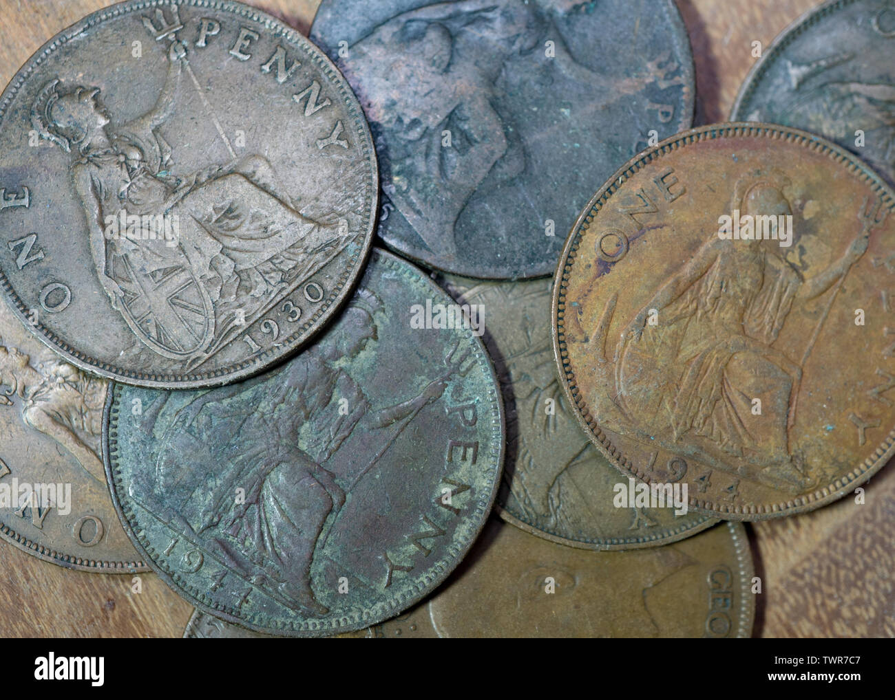 Antiguas monedas de un centavo. Islas Británicas. Foto de stock