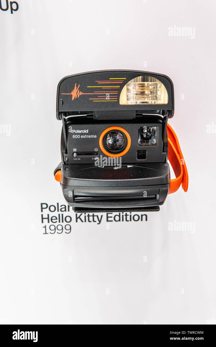 Berlín, Alemania, 29 de agosto de 2018, la cámara instantánea Polaroid 600  en Polaroid Originales imposible exposición de cámara, innovaciones  mundiales muestran IFA 2018 Fotografía de stock - Alamy