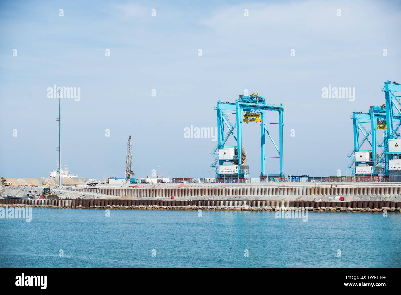 Trabajo en progreso durante el edificio de vado Ligure puerto nuevo cargamento APM Terminal, junio de 2019 Foto de stock