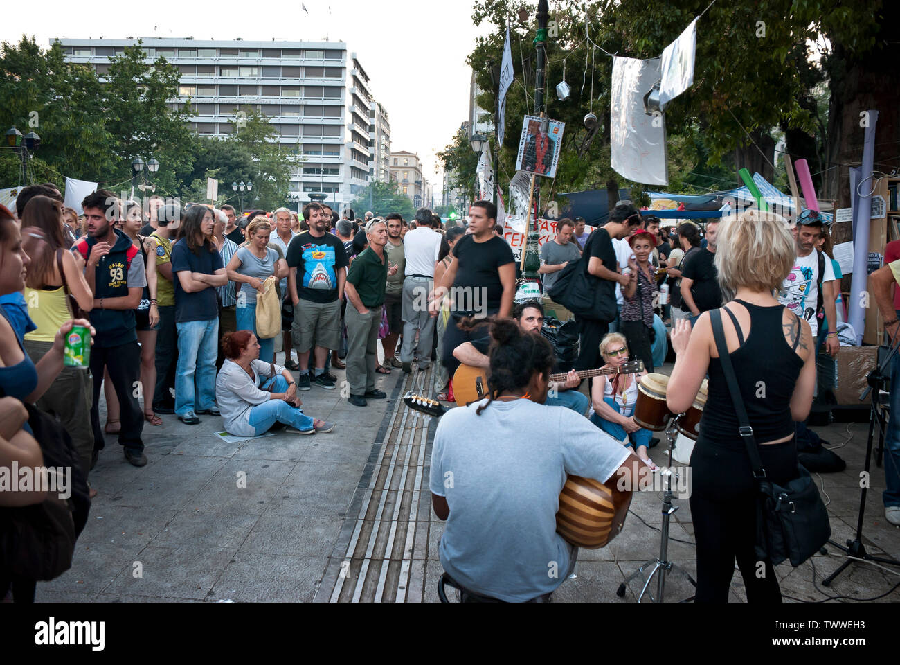 Las protestas contra las medidas de austeridad fuera del parlamento griego en Atenas, Grecia. Junio 2011 Foto de stock