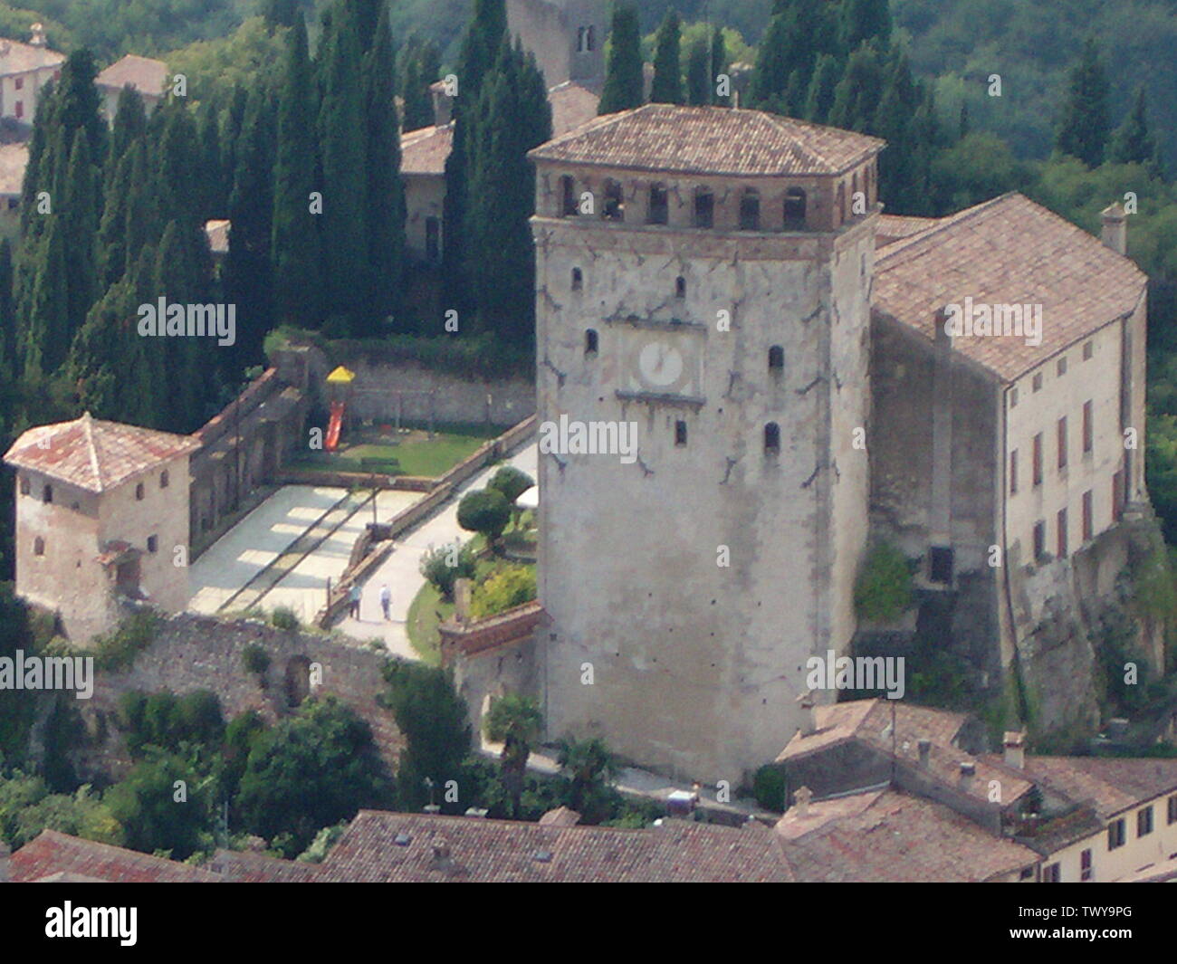 Veduta aerea del castello di Asolo; 17 de abril de 2007 (fecha de carga original); Transferido de it.pedia a Commons.; Simblek a Italian pedia; Foto de stock