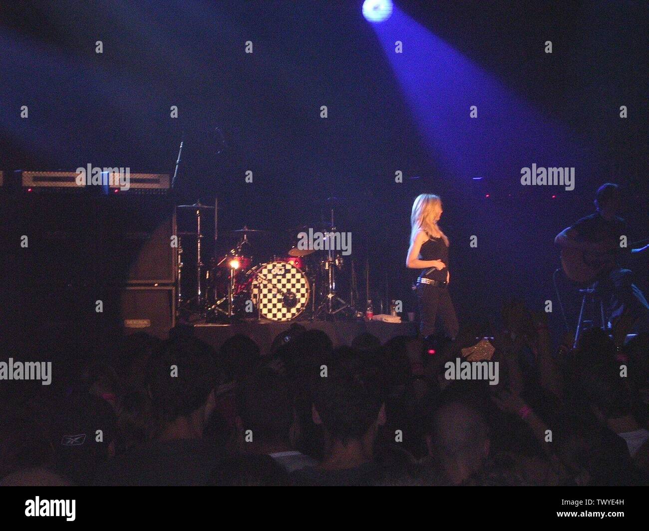 ÄŒeÅ¡tina: Avril Lavigne på™i vystoupenÃ­ v T-Mobile arenÄ› v Praze 3. Äervna 2005 Avril Lavigne en las actuaciones en el T-Mobile Arena en Praga 3 de junio de 2005; 4 de junio de 2005 (fecha de carga original); Transferido de cs.pedia a Commons.; Li-sung en Czech pedia; Foto de stock