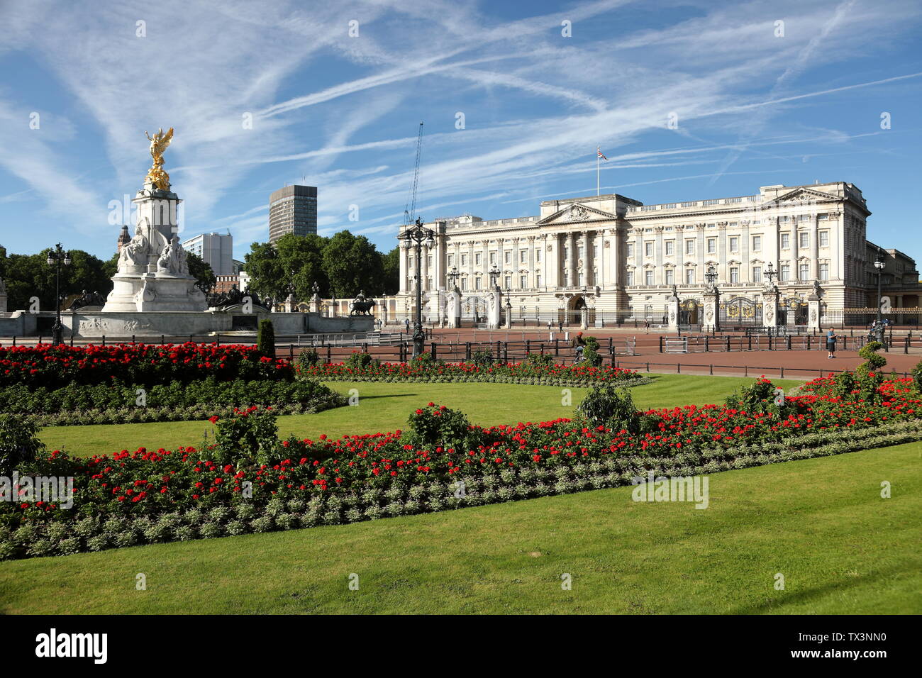 Buckingham Palace es la residencia londinense de la monarca reinante del Reino Unido. Foto de stock