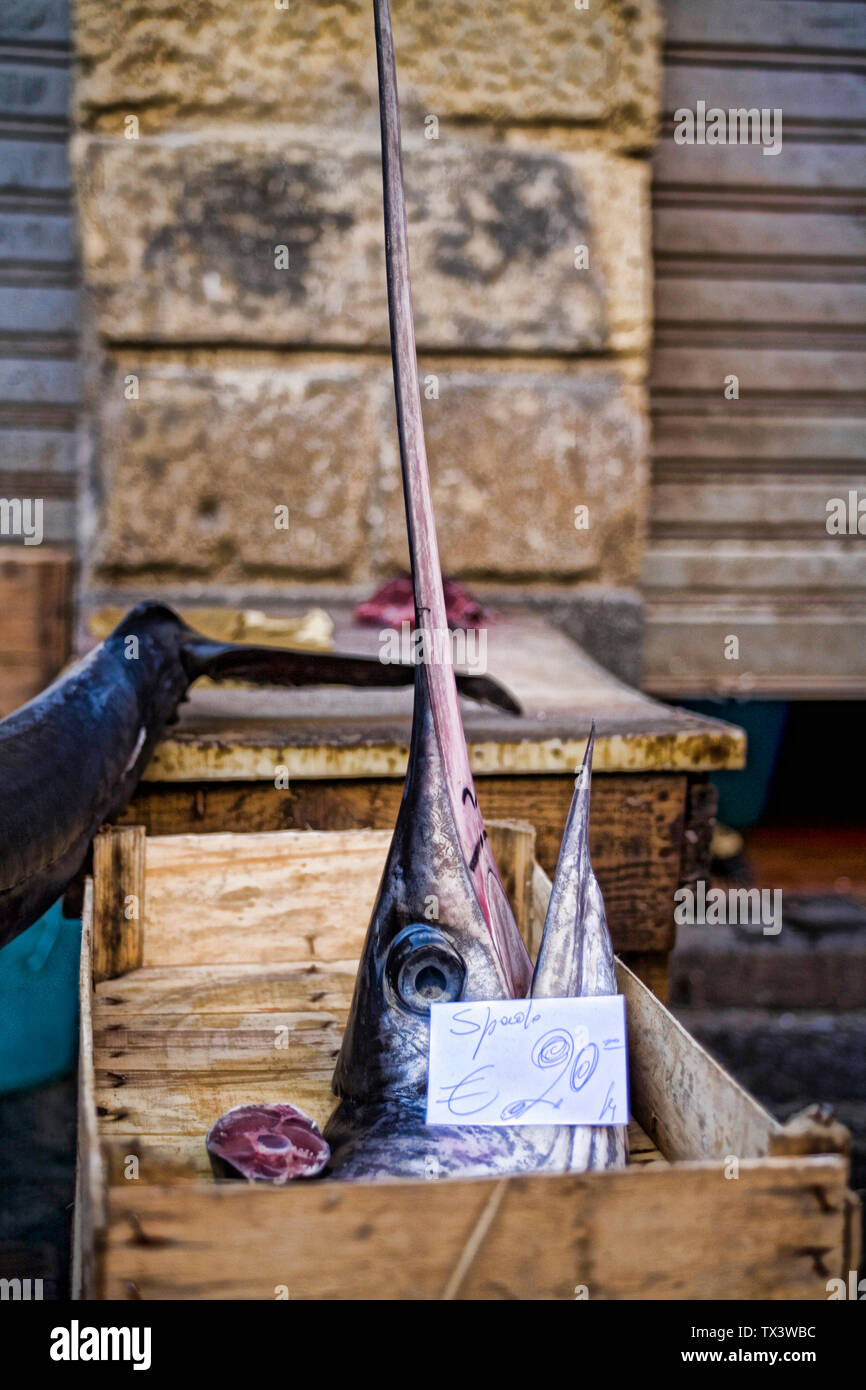 Pez espada mercado Catania Sicilia Italia Foto de stock