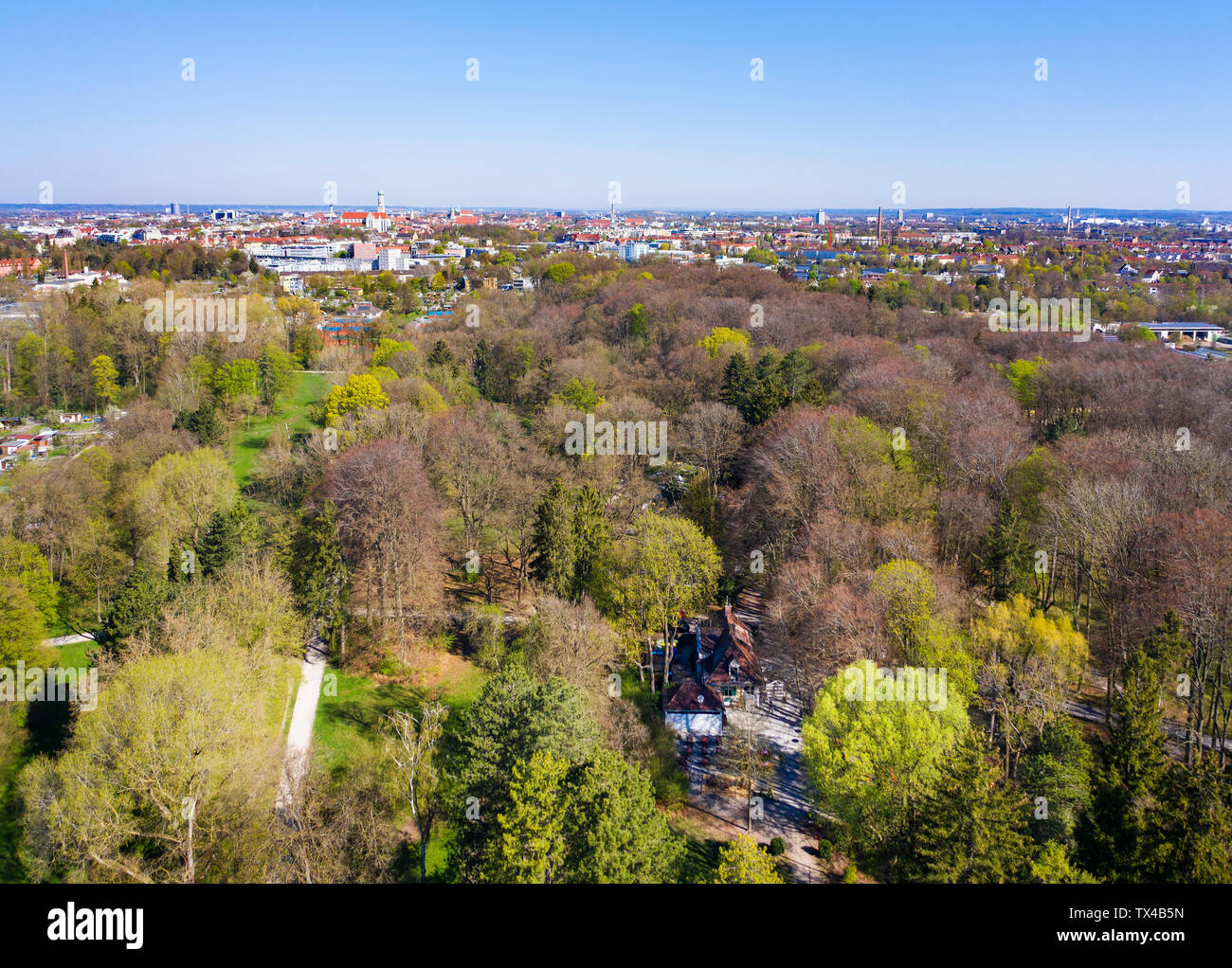 Alemania, Augsburg, vistas Siebentischwald y ciudad, vista aérea Foto de stock