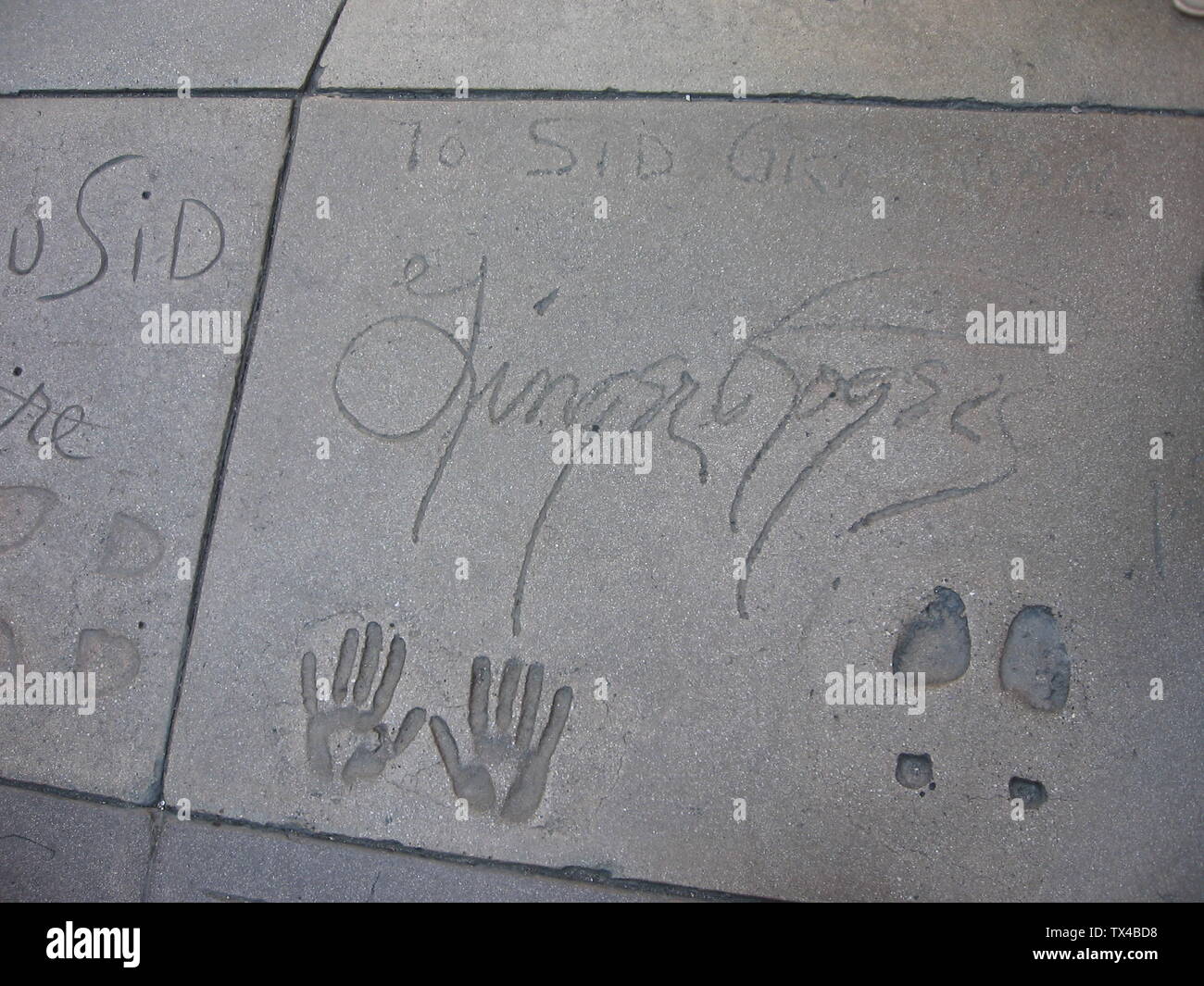 Una foto que tomo de las impresiones de mano y pie de Ginger Rogers en el teatro chino de Grauman. Tomado el 3 de septiembre de 2007.; 4 de septiembre de 2007 (fecha de carga original); Transferido de en.pedia a Commons.; Phorpus en Inglés pedia; Foto de stock
