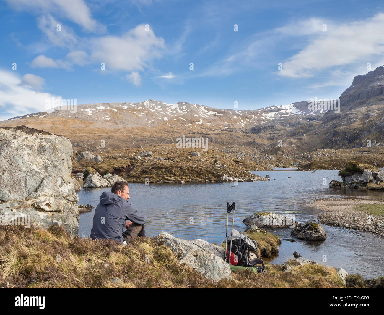 Gran Bretaña, Escocia, al noroeste de la Sierra, caminante descansando en Ben más Assynt Foto de stock