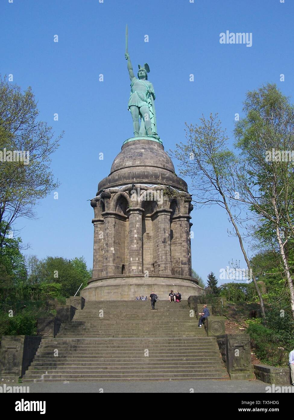 Het standbeeld van Hermann (Hermannsdenkmal); antes de 2006 fecha QS:P,+2006-00-00T00:00:00Z/7,P1326,+2006-00-00T00:00:00Z/9; hecho por Entjesbe; Entjesbe; Foto de stock