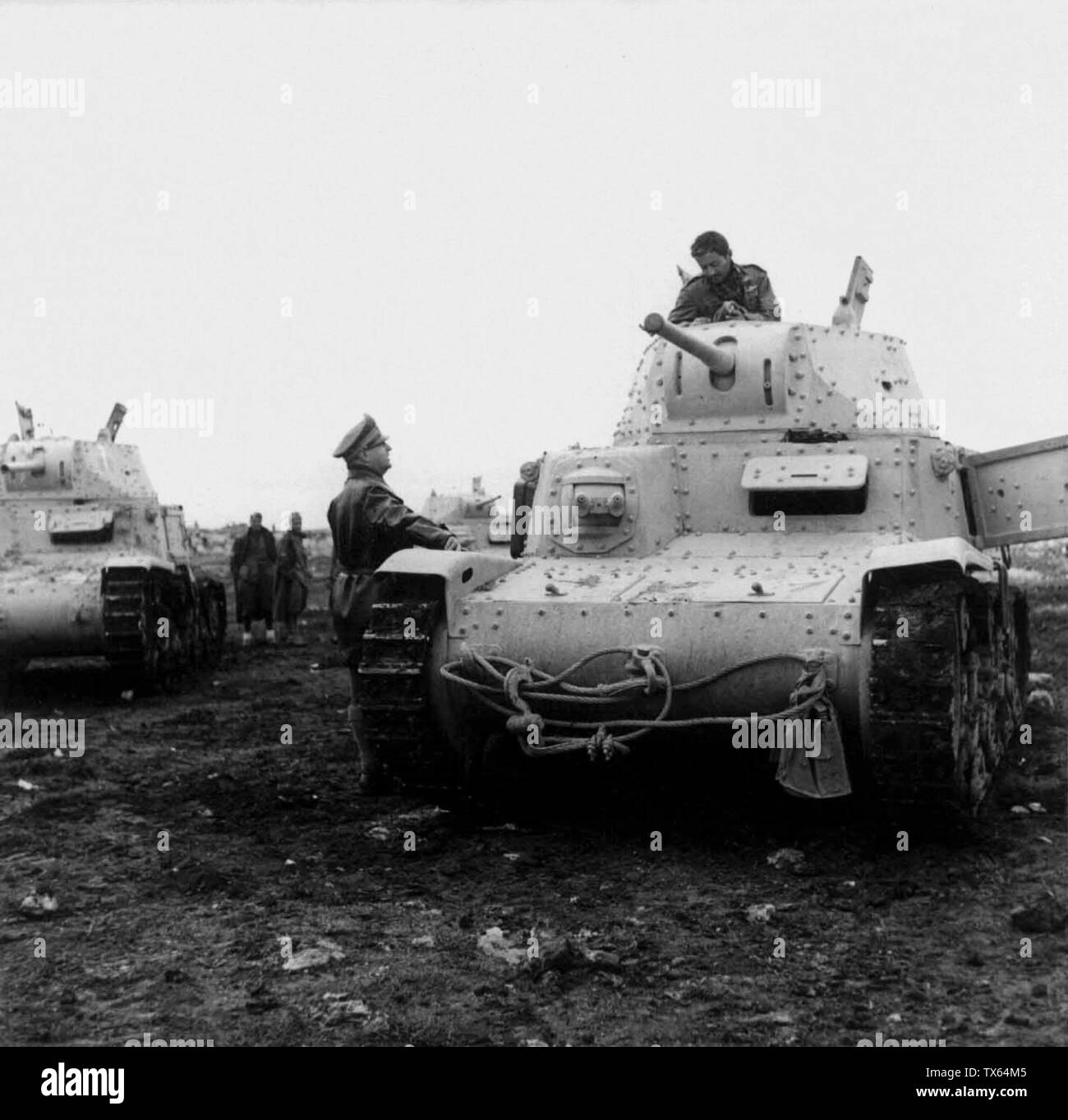 Tanque italiano M13/40 de la división Armored Ariete en otoño de 1941; 17 de octubre de 1941; http://dati.acs.beniculturali.it/SecondaGuerraMondiale/; Desconocido; Foto de stock