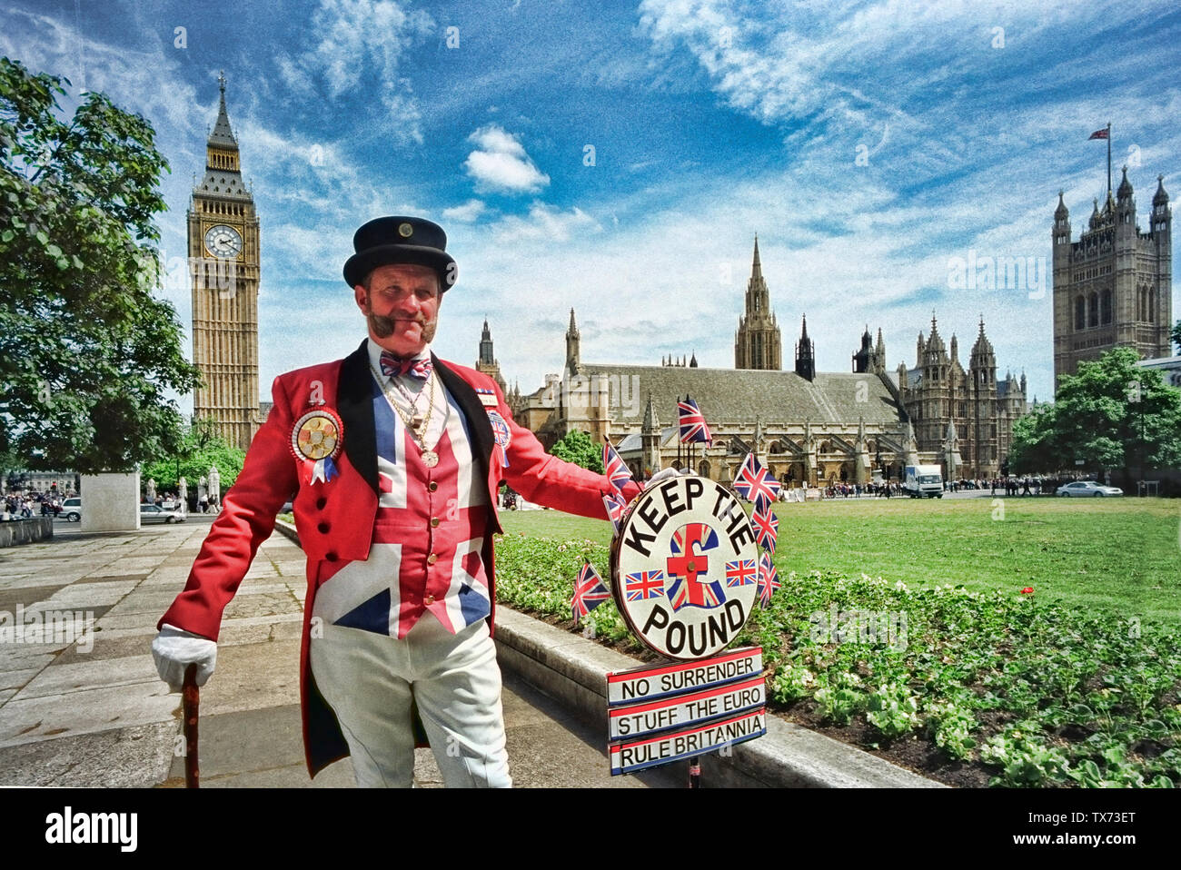 Mantener la libra la representante de la coalición, en la plaza del parlamento de Londres, Inglaterra Gran Bretaña UK Foto de stock