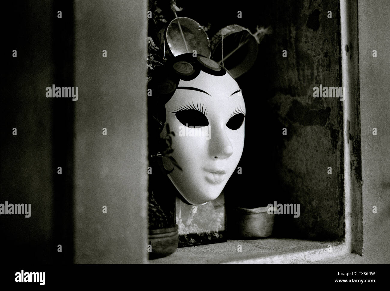Máscara de geisha fotografías e imágenes de alta resolución - Alamy