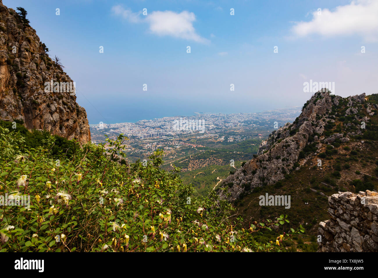 San Hilarión Castillo sobre la cordillera de Kyrenia, República turca del norte de Chipre. Foto de stock