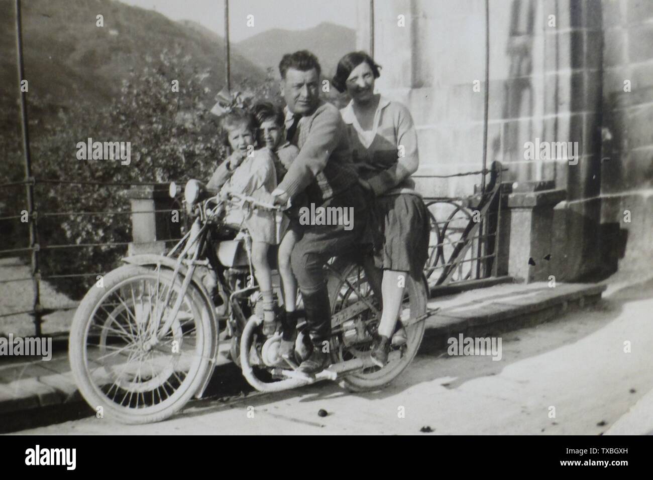 Fotografía del álbum Bagni Di Lucca, Italia; fecha del siglo XX QS:P,+1950-00-00T00:00:00Z/7; exposición de fotografía Bagni di Lucca; Desconocido; Foto de stock