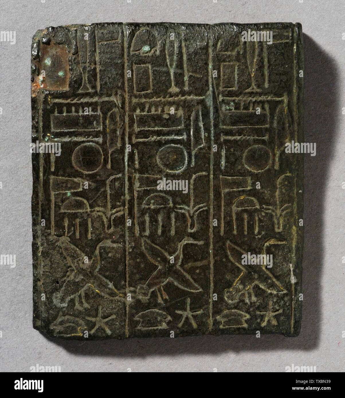 Placa Inscrita por un Sumo Sacerdote de Amén; Egipto, Tercer Período Interte, XXI Dinastía (1055 - 931 AEC) o más tarde Bronce Escultura altura: 2 pulg. (5.1 cm); ancho: 1 3/4 pulg. (4.4 cm) Regalo de Carl W. Thomas (M.80.203.45) Arte Egipcio; XXI Dinastía (1055 - 931 AEC) o posterior; Foto de stock