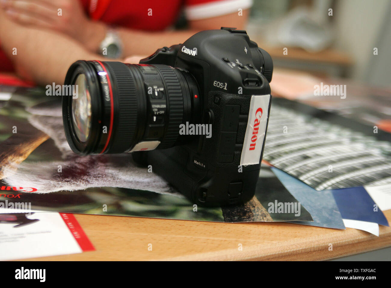 Canon Presenta La Nueva Digital Profesional Eos 1d Mark Ii N Camara Modelo En Ifa 05