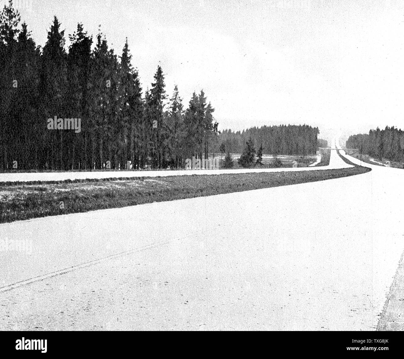 Autopista o Autobahn (Alemania). Primero fueron construidos en la década de 1920 y, en 1930, el nombre oficial era Reich autobahn Foto de stock