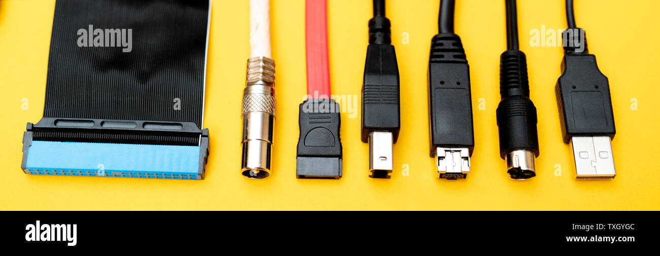 Cables de conexión para el ordenador. Tipos de conectores Fotografía de  stock - Alamy